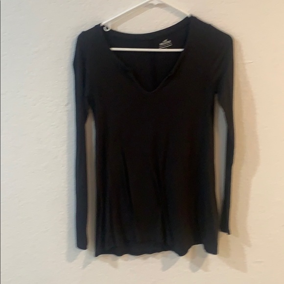 black long sleeve vneck tshirt - Picture 1 of 3